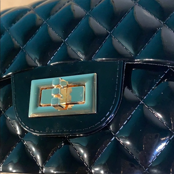 EMPERIA QUILTED JELLY PURSE Black w/ Gold Chain - Picture 2 of 6